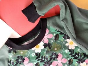 Sweat fleuri manche raglan