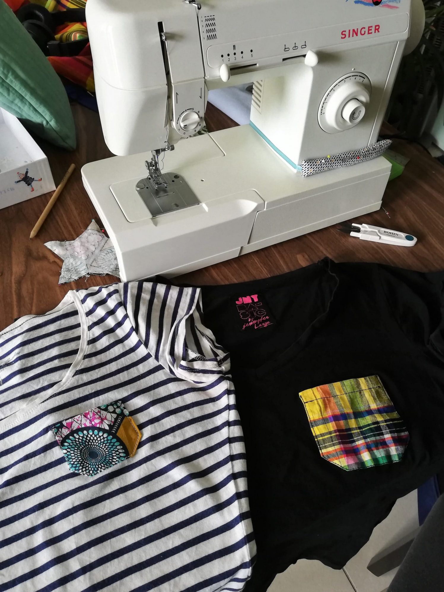 Application des poches sur t-shirt