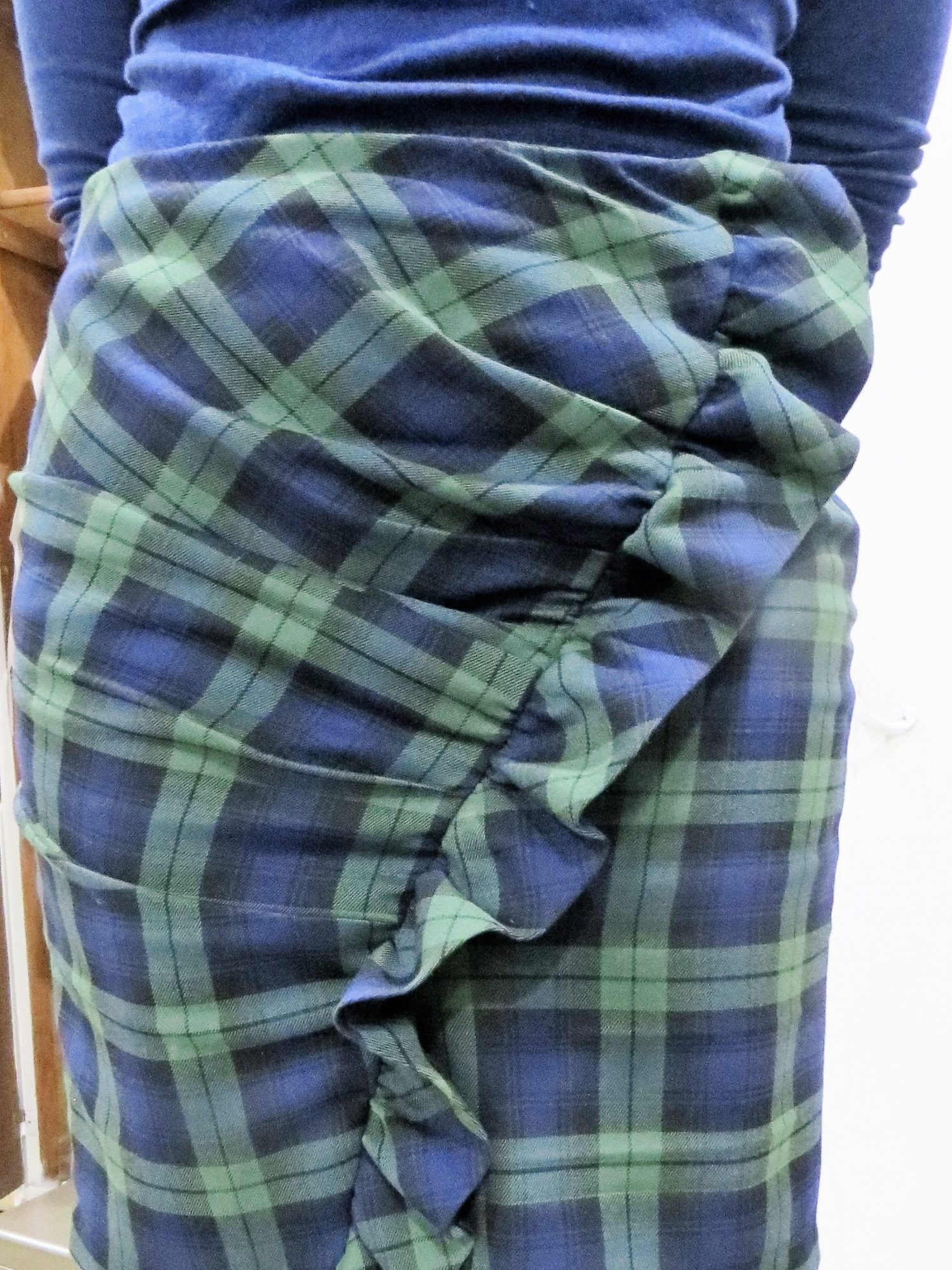 La jupe façon drapée, tissu écossais