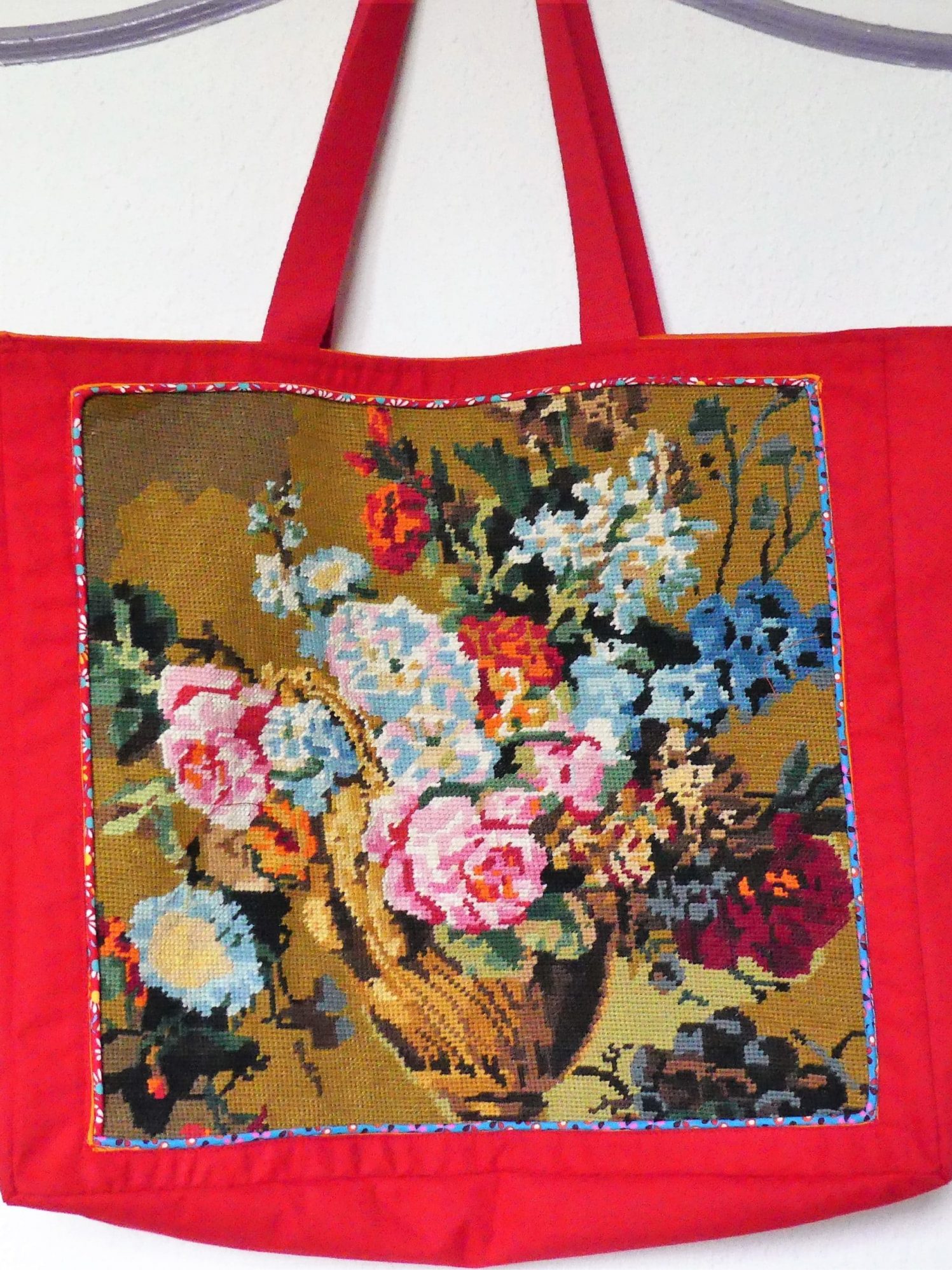 Sac rouge avec canevas